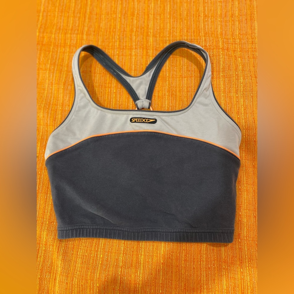 Speedo authentic fitness bra size XS 
SPEEDO REGISTERED
TRADEMARK OF AND USED